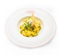 Risotto aux Saint- Jacques, jeune pousses d'épinard, tuile au Comté
