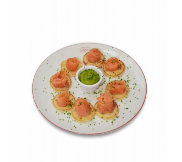 Blinis au saumon fumé, crème d'avocat