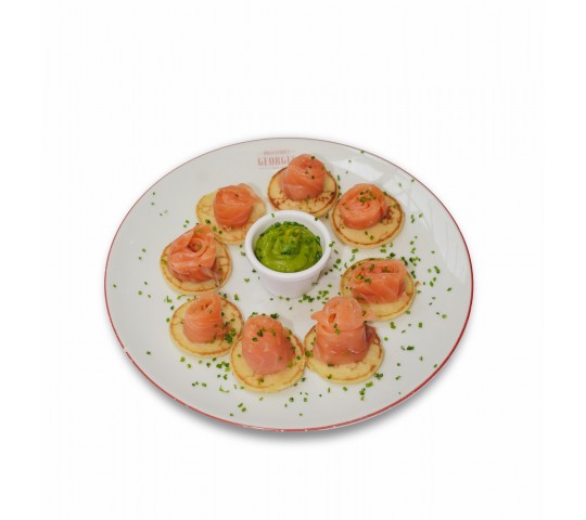 Blinis au saumon fumé, crème d'avocat