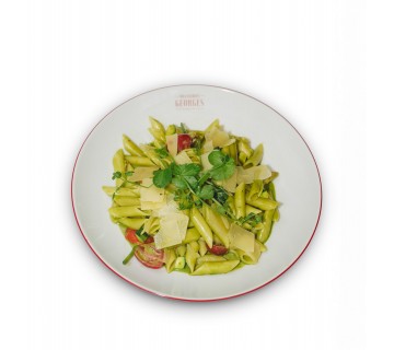 Penne aux légumes, basilic frais, copeaux de Parmesan