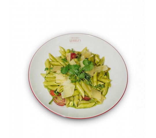 Penne aux légumes, basilic frais, copeaux de Parmesan