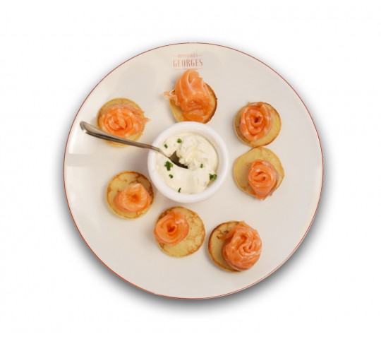 Blinis au saumon fumé, crème aigrelette