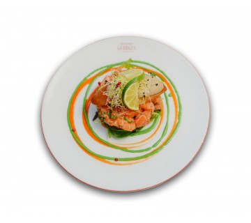 Tartare de saumon, de l’oignon rouge, bruschetta au caviar d’aubergine 