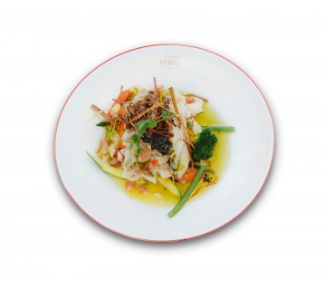 Dos de cabillaud, sauce Vierge, Tapenade d'Olives, poireaux frits, purée à l'huile d'olive